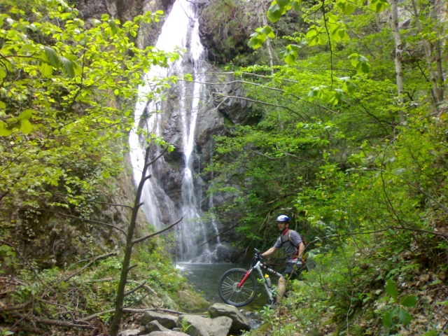  Mountain bike to the waterfalls around the Canigou massif